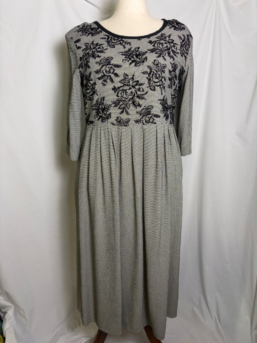 Avenue K Black and White Midi Dress w/ Embroidered Bodice and Back Tie Size 16P